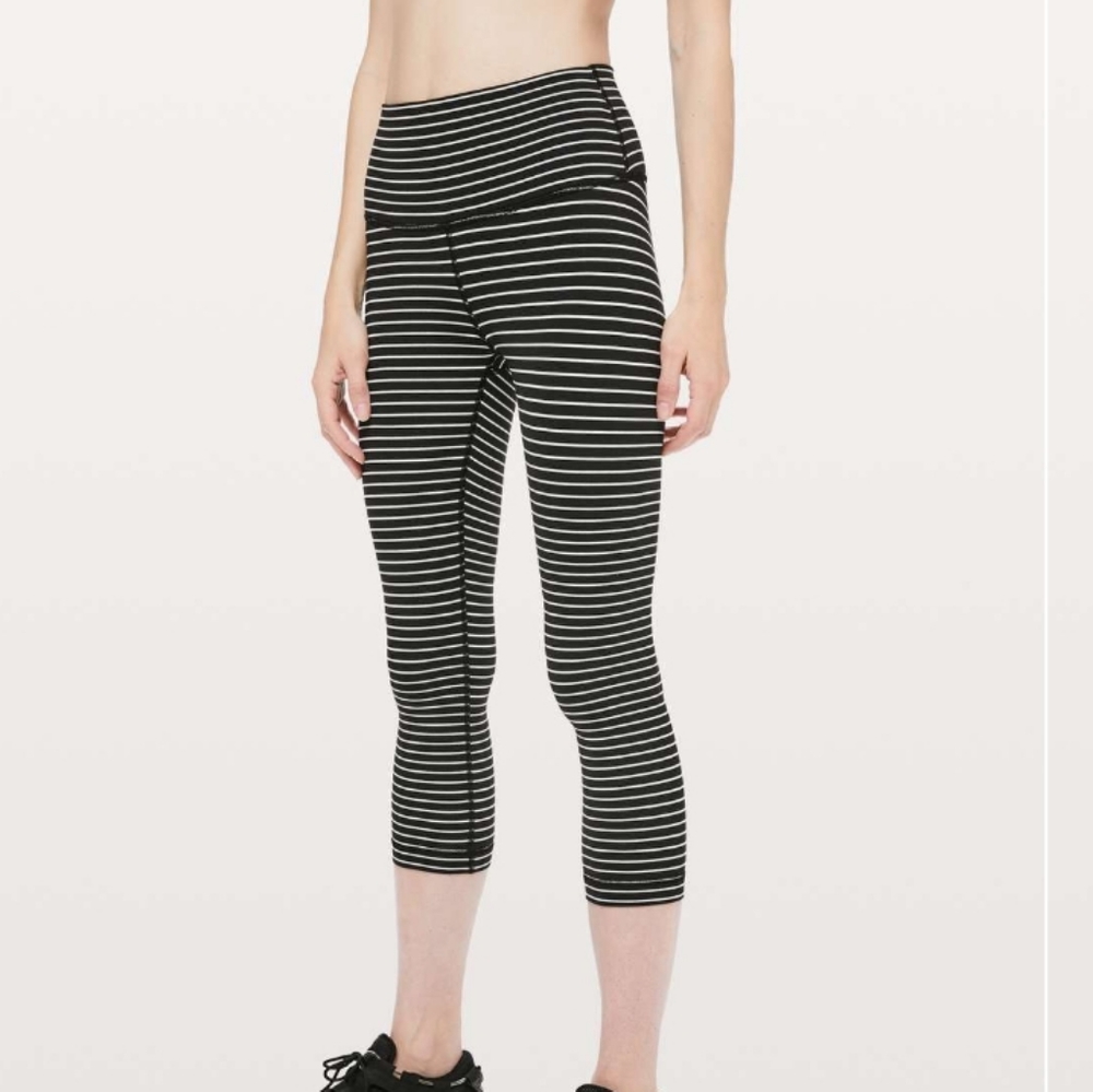 LULULEMON Navy Stripe Wunder Under Crop